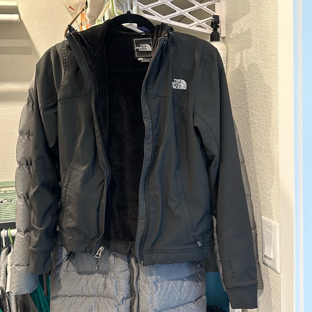 Women’s mid weight north face jacket